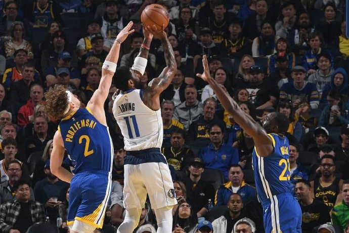 独行侠倾向为欧文提供合同,着眼未来球队竞争力 独行侠倾向为欧文提供合同,着眼未来球队竞争力