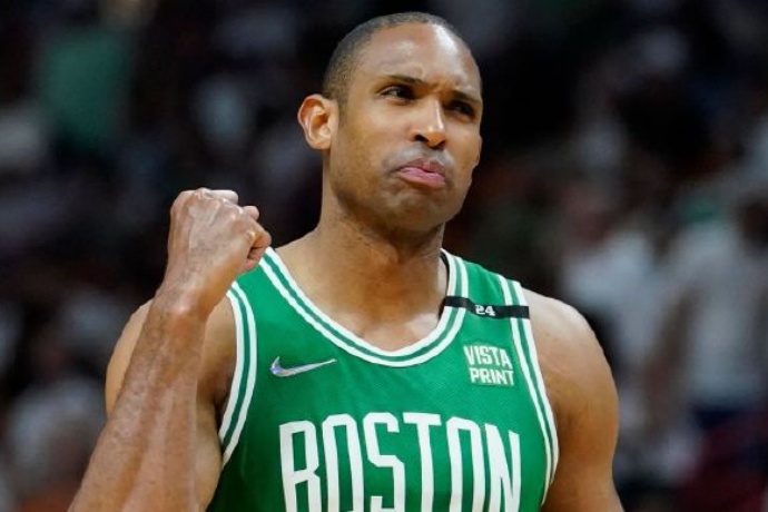 湖人签下艾顿后再追霍福德,内线布局持续升级 湖人签下艾顿后再追霍福德,内线布局持续升级